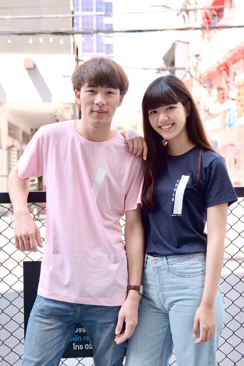 1917Store's tweet photo. เสื้อยืดจุฬาสวยๆ ไม่มีตกเทรนแน่นอน ตอนนี้กำลังมีโปรโมชั่นอยู่เด้อ สนใจเข้ามาสอบถามก่อนได้นะคะ แอดเลย line id : jdo8388o  ปล.เราไม่ได้ไปขายที่งานเฟิสเดทน้า แต่สามารถนัดรับได้นะคะ #ChulaCuteBoy #cufirstdate #teamchula https://t.co/rgxxcgbDTO