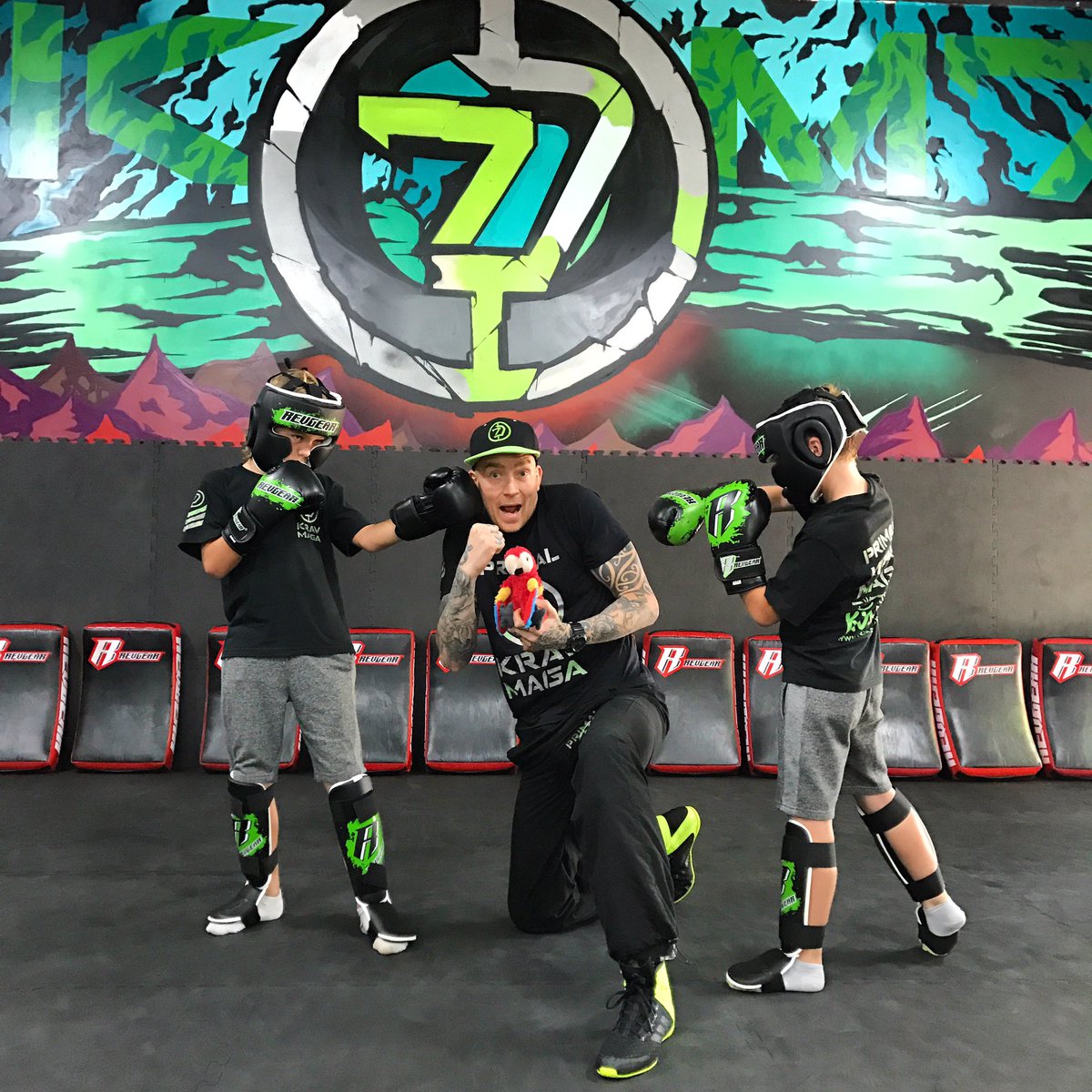 DaveWillet's tweet photo. It's Saturday and time for me to be a Dad taxi... First stop @7primalkravmaga class with @kravmagadaeva #TopInstructor and then we are hitting the bikes because the #WilletBoys are getting keen. #WatchThisSpace #MxDad in the making #IUseToRace ๐๐ https://t.co/a5ha698anr