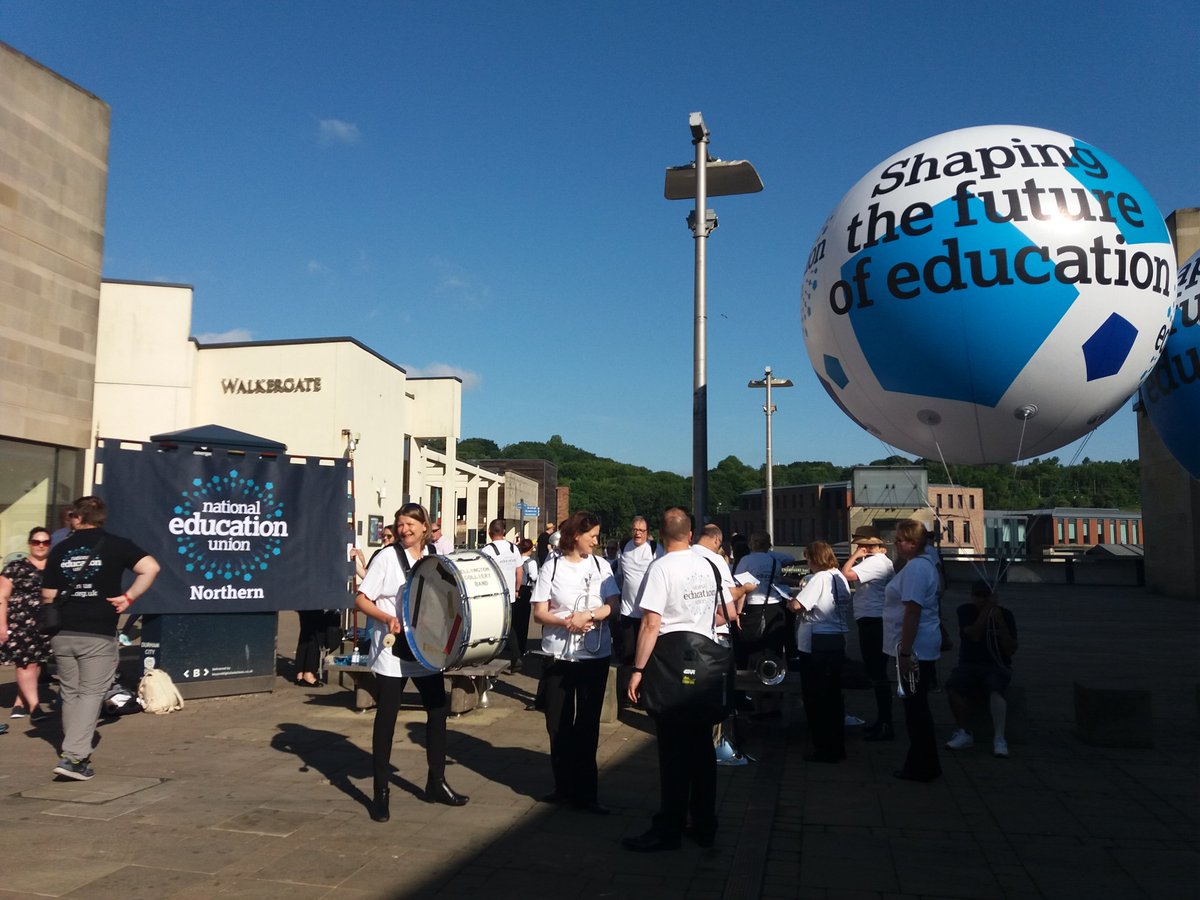 It's Gala day and it's sunny! <a href="/NEUnion/">National Education Union</a> <a href="/NEUnorthern/">NEU Northern</a> #DurhamMinersGala