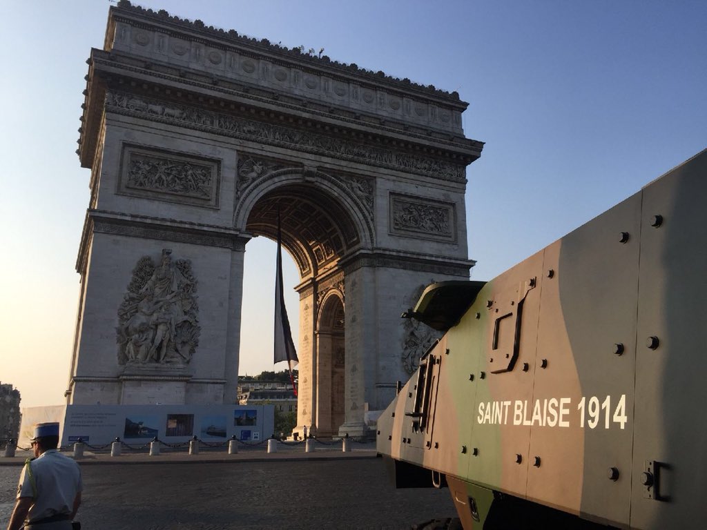 CENTACOfficiel's tweet photo. #14Juillet2018 🇫🇷 Le #centac est en place ! #TousPrets pour le défilé 👍 @armeedeterre @Paris https://t.co/EEytCsXyrL