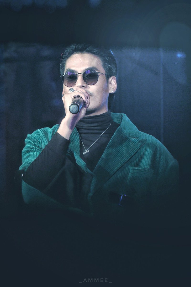 ammeeperiwinkle's tweet photo. ถ่ายจากรูแคบๆ ก็จะสวยไปอีกแบบ #jooklive #JooxWeeklyUpdate #hunz #HunzIPH #hunz_iph https://t.co/BD5zUXkvSw