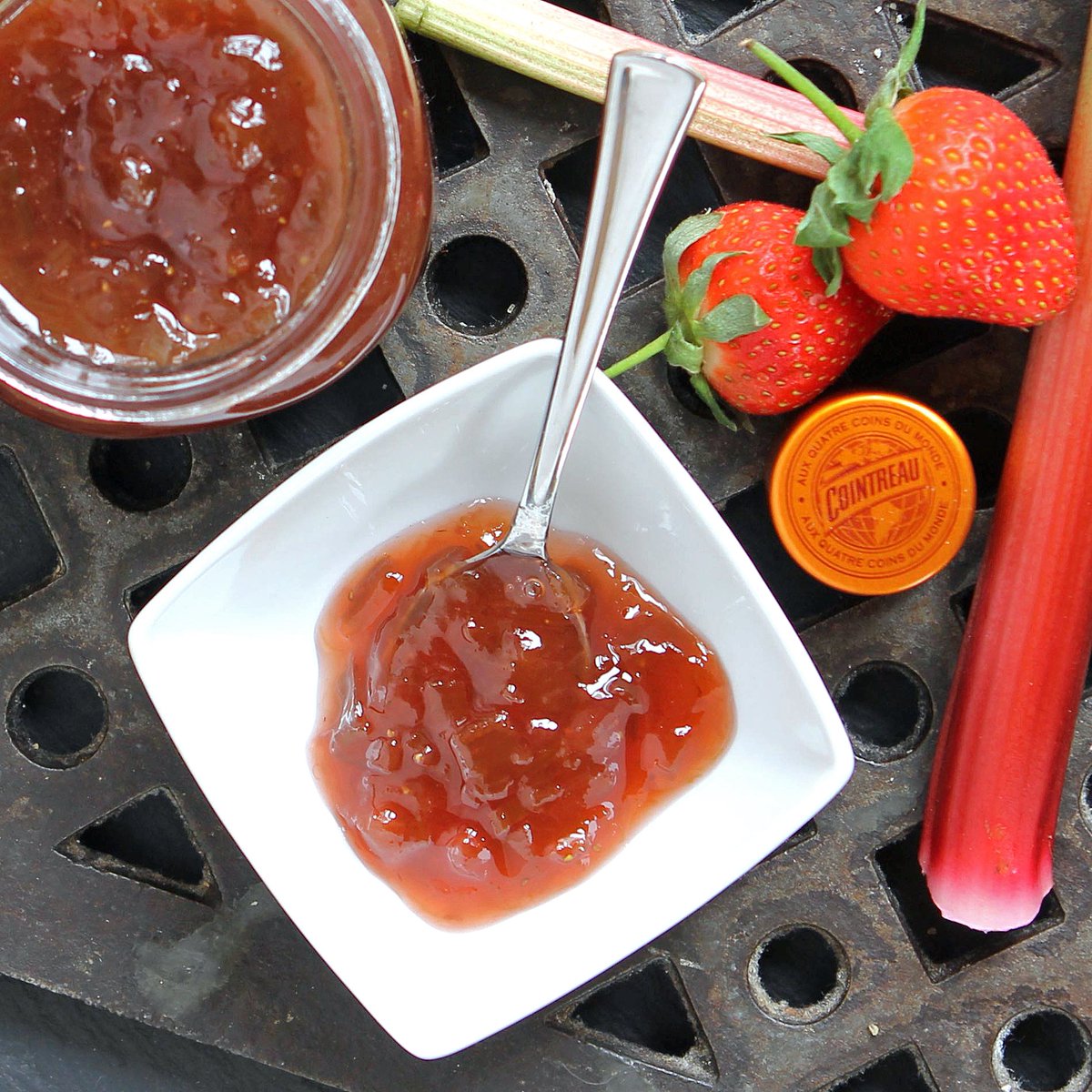 GFAlchemist1's tweet photo. Glut of Rhubarb? Preserve it in this amazing, easy RHUBARB, STRAWBERRY & COINTREAU JAM. Jam-meets-marmalade yumminess! #rhubarbjam #jammaking #preservingfruit #CookOnceEatTwice @Corinathecook #BrilliantBlogPosts @HonestMum #FiestaFriday @angie_fiesta https://t.co/Tv8fFN6F3t
