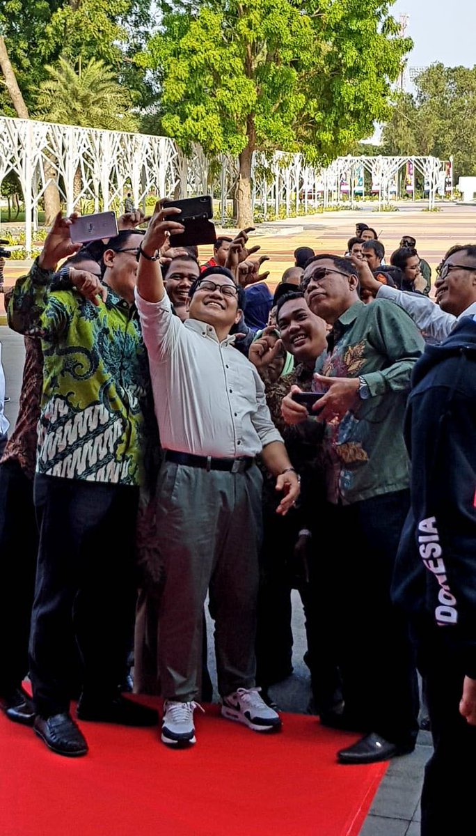INILAH GAYA CAK IMIN, PEMIMPIN ZAMAN NOW, MERAKYAT, CERDAS, RELIGIUS, dan SARAT PENGALAMAN.

#JokowiCakImin 

<a href="/cakimiNOW/">A Muhaimin Iskandar</a> <a href="/jokowi/">Joko Widodo</a> <a href="/Jazilul_Fawaid/">Jazilul Fawaid</a> @emhasanwahid @KangFathanNow <a href="/masbams70/">Bambang Susanto</a> <a href="/Kadir_Karding/">Abdul Kadir Karding</a> <a href="/santripanglima/">JokowiAmin</a> <a href="/hanifdhakiri/">MHD</a>