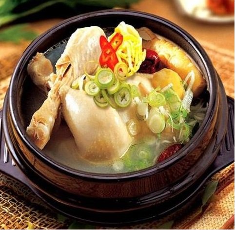 GrevinSeoul's tweet photo. クイズです＃韓国では、＃三伏に【　？　】を食べると健康に良いとされ、 夏バテ時の疲労回復としてよく食べられていますが、この食べ物は何でしょうか？１．＃ウナギ　２．＃チュオタン（どじょう汁） ３．＃参鶏湯　 

答え：参鶏湯　（今日も素敵な一日になって下さい）＃ソウル＃観光＃明洞＃美食 https://t.co/GBa7qMbhce