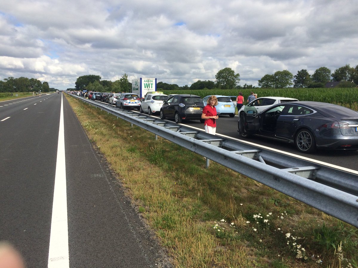 DieuwkeH's tweet photo. Prachtige finale @elfwegentocht voor alle soorten #elektrisch vervoer. https://t.co/qL9i13eyne