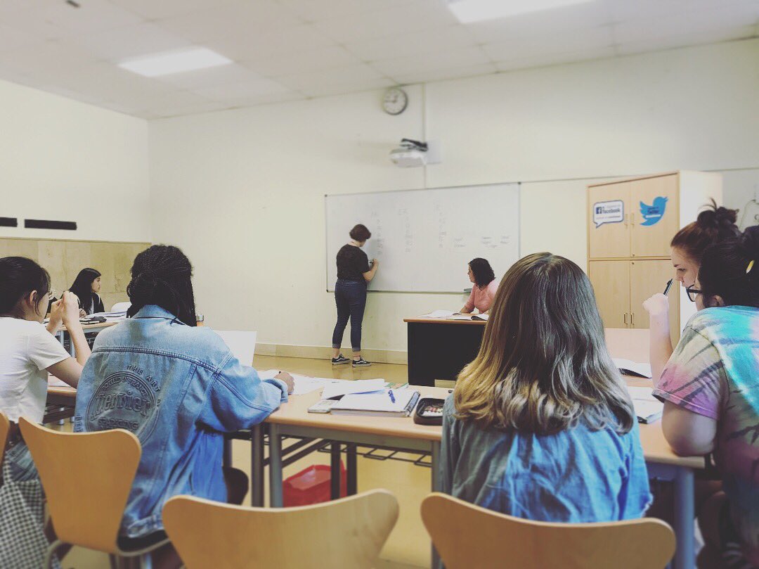 waworldfellows's tweet photo. Snapshots from SPAN I: Tayah and Ryleigh show the class how to conjugate irregulars!
#WWF2018 https://t.co/ir2HvHSF3D