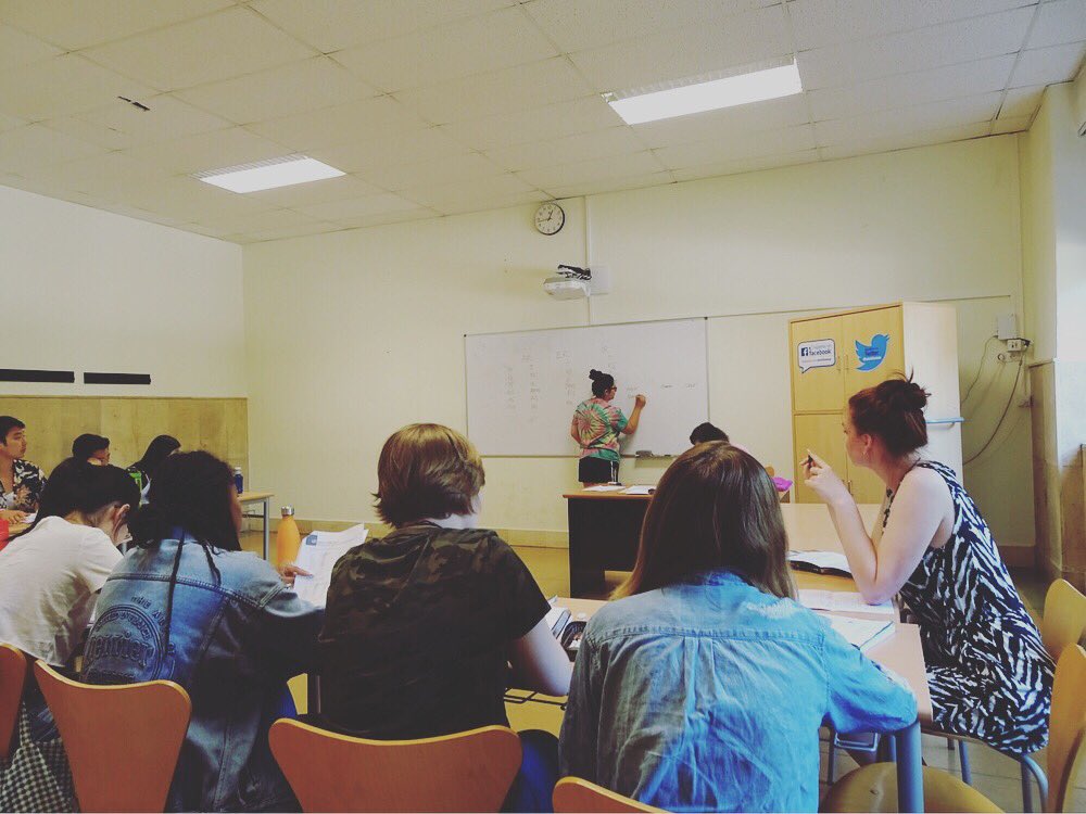 waworldfellows's tweet photo. Snapshots from SPAN I: Tayah and Ryleigh show the class how to conjugate irregulars!
#WWF2018 https://t.co/ir2HvHSF3D