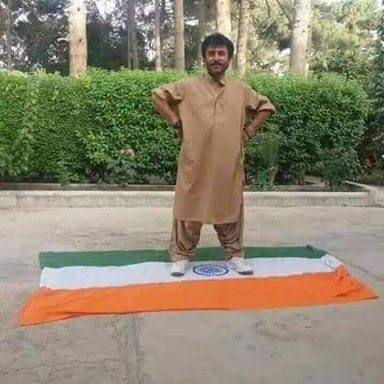 waseemashiq12's tweet photo. #braveraisani this is the real hero of pakistan, who give his life for pakistan.
This is the man who makes longest pakistani flag since this year on 23rd march.
Salute you sir. #bravepakistani https://t.co/mn7kHMqNwo