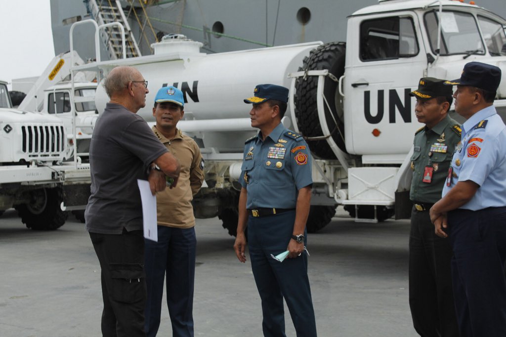 Puspen_TNI's tweet photo. ASLOG PANGLIMA TNI CEK KESIAPAN SATGAS RDB MONUSCO....💪🏿😎🇲🇨 #Monusco #Konga https://t.co/cwTLfTvV4C https://t.co/BEUEFUEHoS