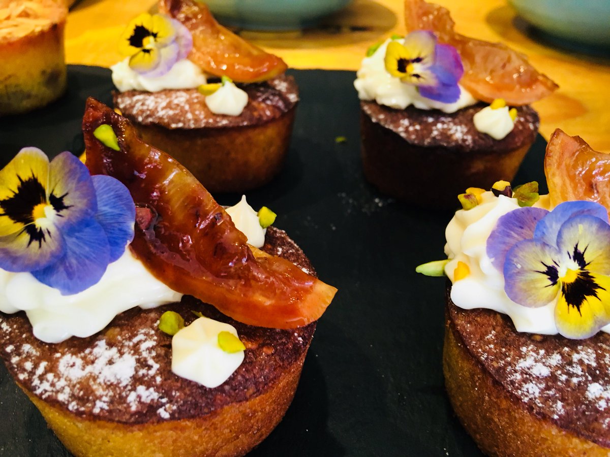 The queen of #cakes @marchcoffeeexe the place to escape the #HeatWave2018