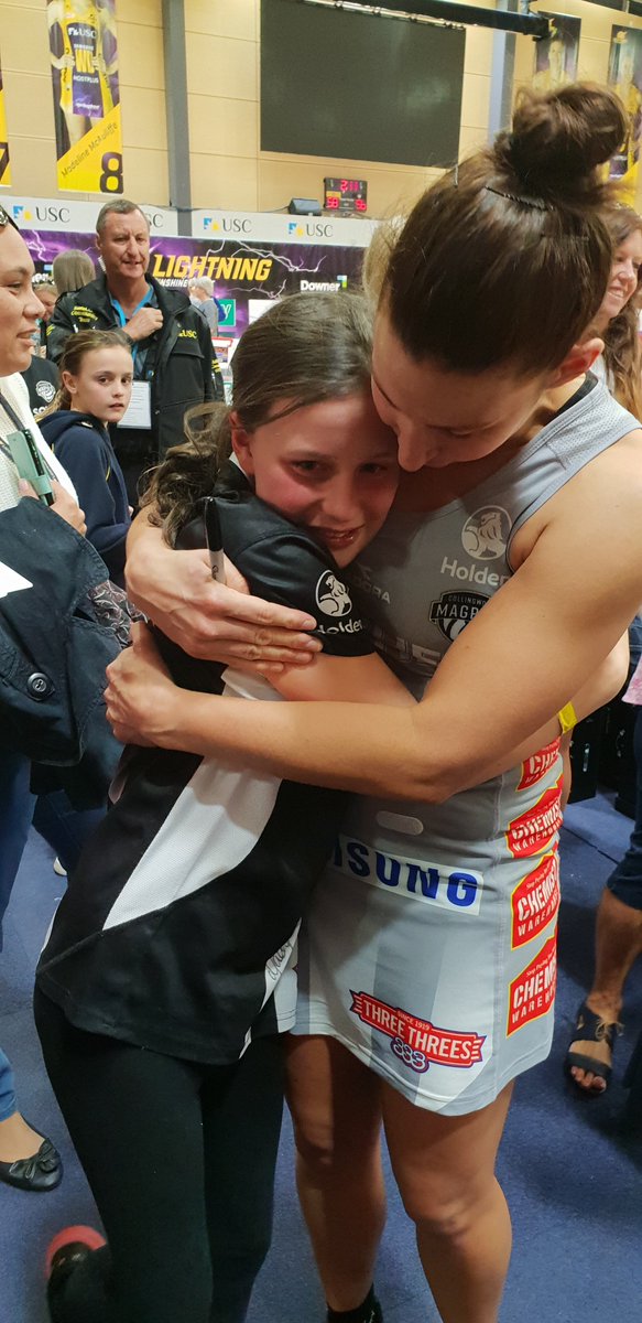 Melpolky's tweet photo. #Sisters and sisters #meetingtheirhero! #bestdayeva! Thanks so much @madirobinson_  #gopies #sunshinecoast https://t.co/Z99wGfwjUL