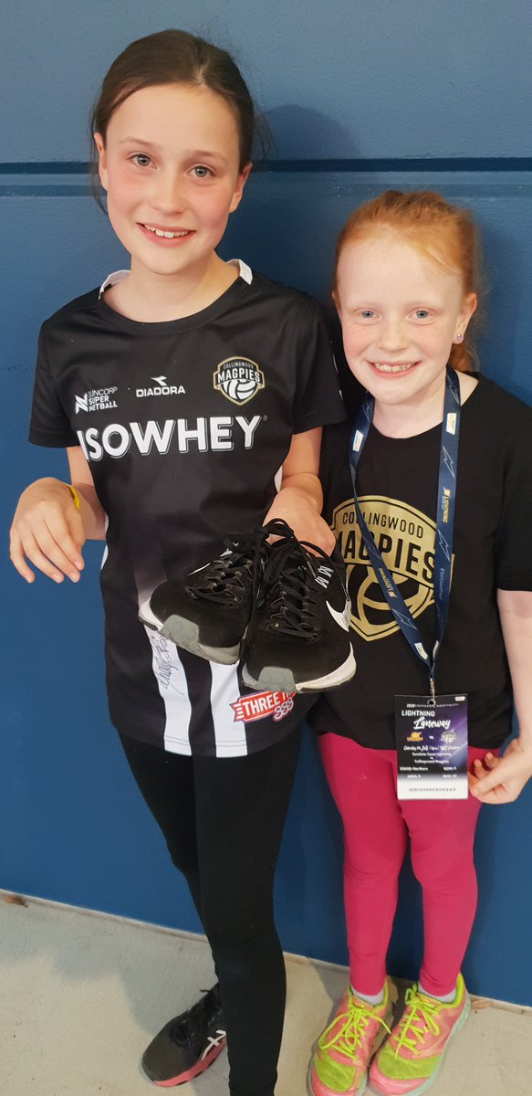 Melpolky's tweet photo. #Sisters and sisters #meetingtheirhero! #bestdayeva! Thanks so much @madirobinson_  #gopies #sunshinecoast https://t.co/Z99wGfwjUL
