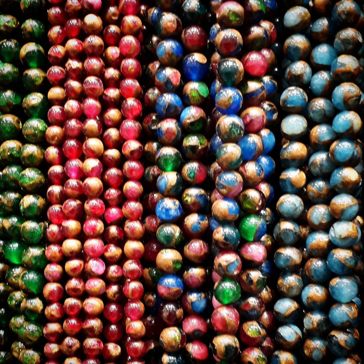 Pretty colours. 😍
#jasper #semipreciousstones #beadshopping #beading #sgcrafters #koimingenterprise #kme