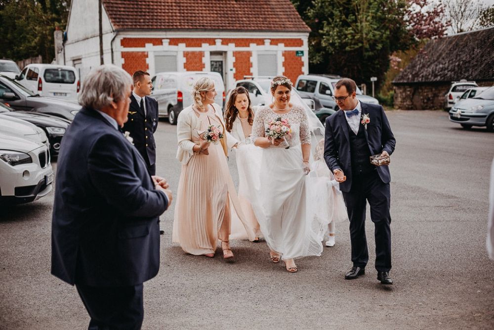 DMUS_Paris's tweet image. WEDDING DAY 
On adore découvrir vos jolis photos de votre jour J ! Aujourd'hui c'est le mariage d'Aurélie et Guillaume qui a été publié sur le blog @queenforaday 💝
On y voit nos jolis souliers ! 
👉buff.ly/2JhmnLO
📷@maximedecarsincambrai