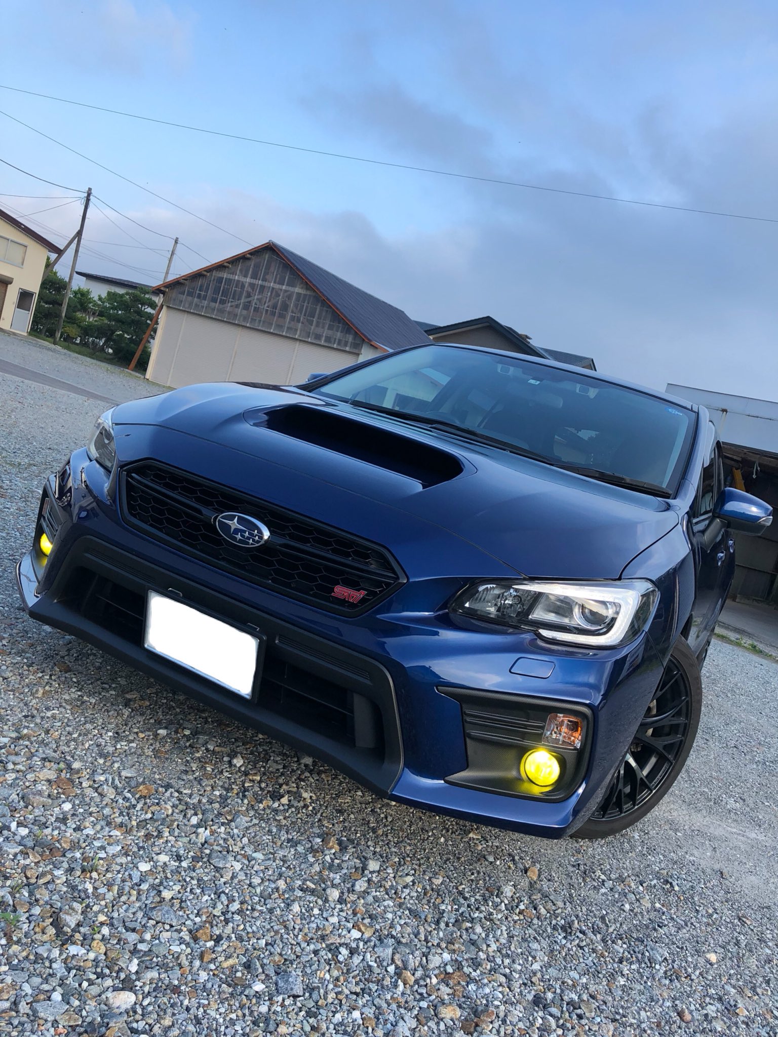 サトコ ついに夢だったレヴォーグwrx化が実現しました A型でギャラクシーブルーシリカなのでレアもの バンパー交換してるのも函館でまだ一台みたいです 本当に最高でしかない Subaru Levorg レヴォーグ Wrxsti Sti T Co Uzkr7wvs3j