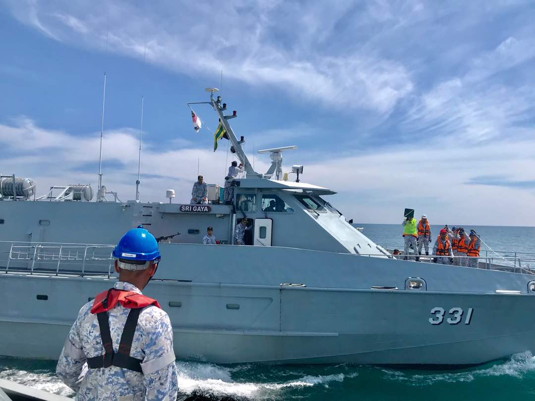 Latihan Kesiagaan Di Kawasan Operasi Squadron 33 FTV

<a href="/mykamarul/">Kamarul</a> 
<a href="/ARBA_My/">ARBA_RMN</a> 
<a href="/gkanedi/">Ganesh Navaratnam</a> 
<a href="/NavySDK/">MARKAS WILAYAH LAUT 2</a> 
<a href="/MPA_Timur/">HQ Eastern Fleet</a> 
<a href="/tldm_rasmi/">Royal Malaysian Navy</a> 

#Kesiagaan
#Keselamatan