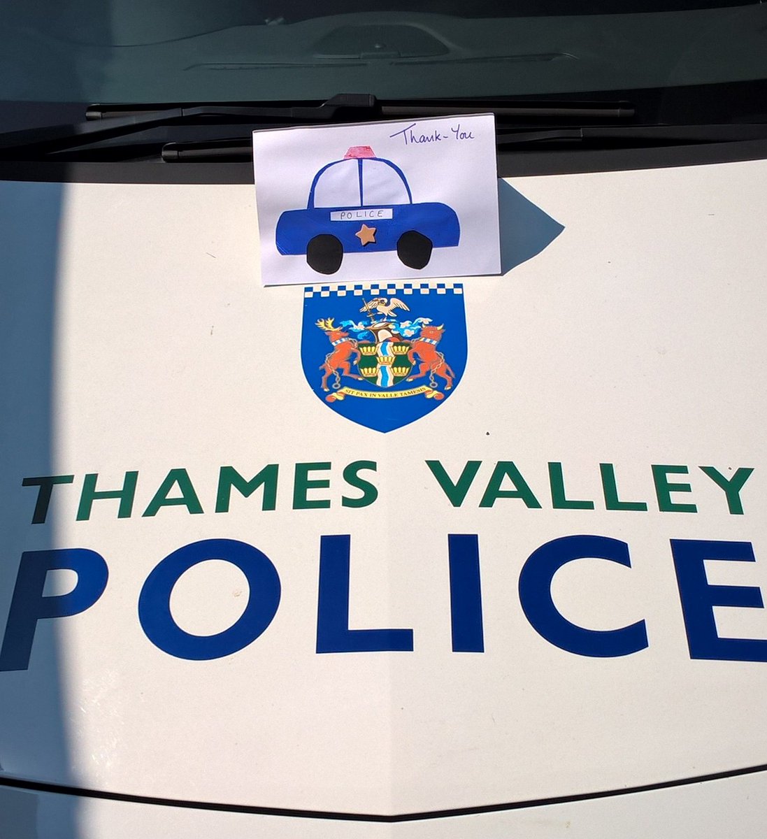 tvp_mk's tweet photo. #C3067 #P218 We went to Brooklands Primary School on Countess Way yesterday. ๐
We chatted with children & answered questions. They also got to play in a police car ๐ฎ
We were given a card & chocolates. Suffice to say the children ate the chocolates ๐
#MKSouthNHT #Engagement https://t.co/aK8tTrCZhN