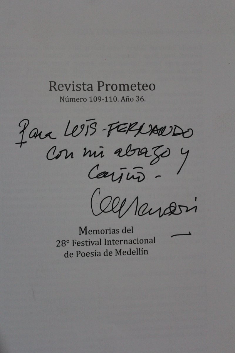 luisfo1951's tweet photo. Hoy inicia el 28° Festival Internacional de Poesía de Medellín #28FIPM
Ocho días de poesía, chamanismo y cantos originarios, 150 eventos con ingreso gratuito. Ya en mi poder las Memorias del festival autografiadas por su director, el Poeta Fernando Rendón @poesiamedellin https://t.co/FQiU0k3PZ5