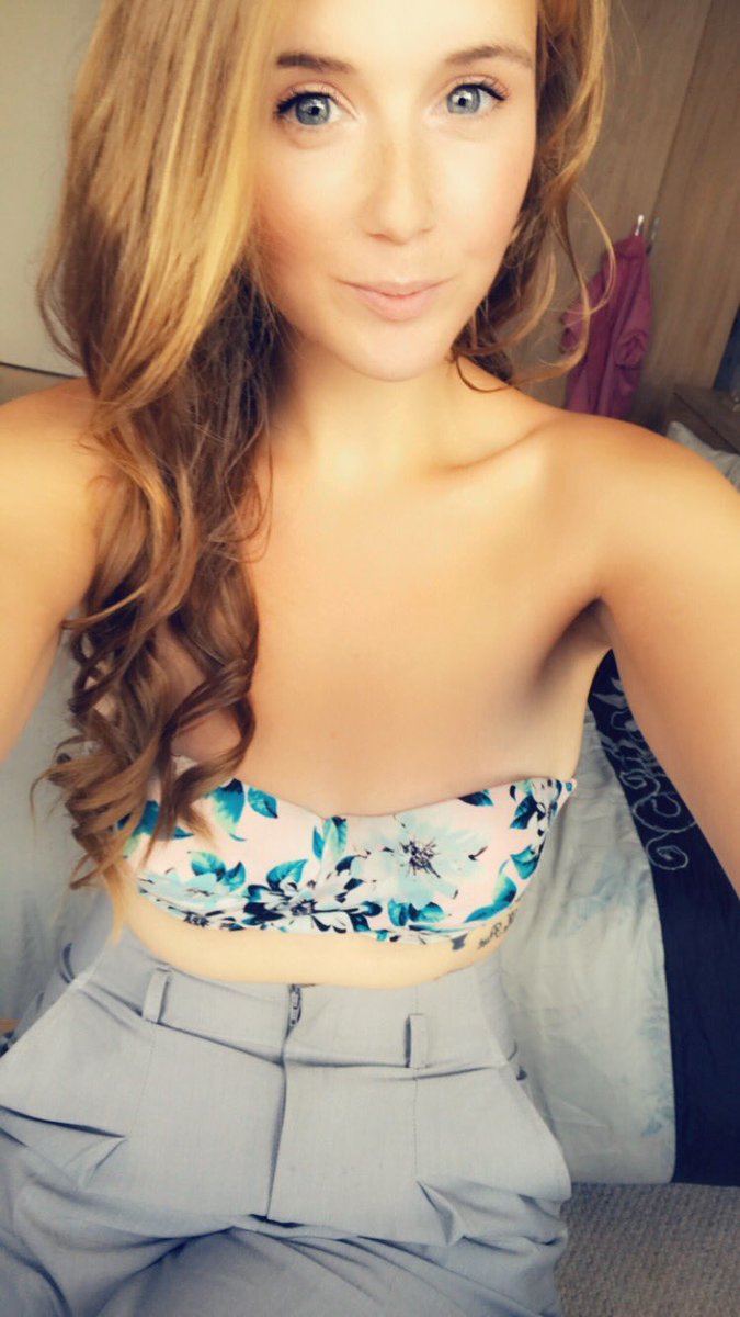 Look about 10YearsOld with hardly any make up on 🤣🤣