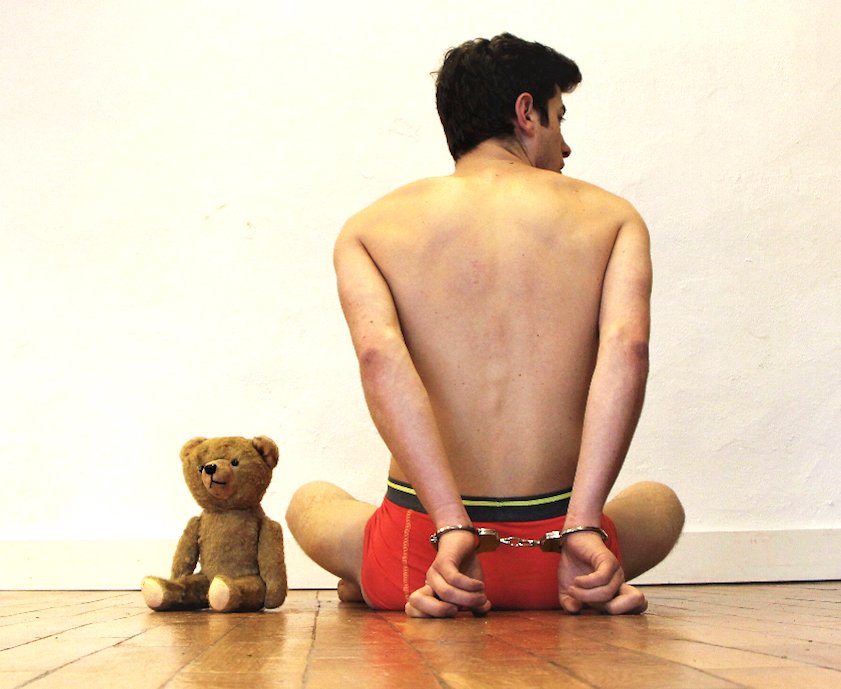 boteproductions's tweet photo. Love me. Love my bear.
KIDS PLAY, written and directed by Glenn Chandler, creator of Taggart
+14 Only
@theSpaceUK @edfringe with @clementcharless @GarethapWatkins  
13-25 August at 5.15pm
https://t.co/RcVf6RXwfV https://t.co/DHwLEeHp9B