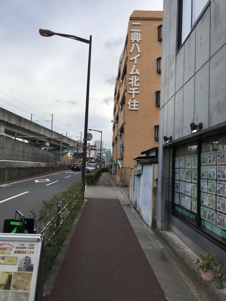 hkawae's tweet photo. 【BUo Yへの道1】仲町出口の階段降りて横断歩道渡って左を真っ直ぐあるく https://t.co/KUbLvhSfmK