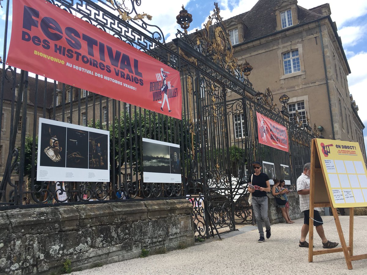 FannyBorius's tweet photo. #Festivaldeshistoiresvraies 3 jours de rencontres, débats, concerts... entre le public et artistes, photographes, journalistes, documentaristes, témoins... Se poursuit au mont #Beuvray aujourd’hui et de nouveau à #autun dimanche #gaelfaye https://t.co/MlT9hY0GmX