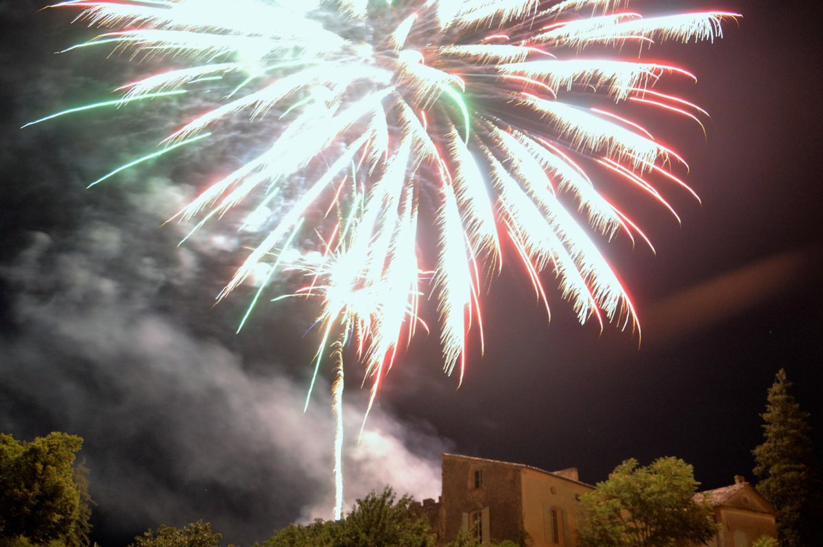 en attendant le grand feu d'artifice de <a href="/VilledeMonteux/">Ville de Monteux</a> fin aout... celui de  <a href="/VaisonCom/">Vaison-la-Romaine</a>  ce soir ?!
=> Publiez vos événements sur lachezleswatts.com. Agenda envoyé à 17000 pers. du territoire, par mail, chaque semaine :-)