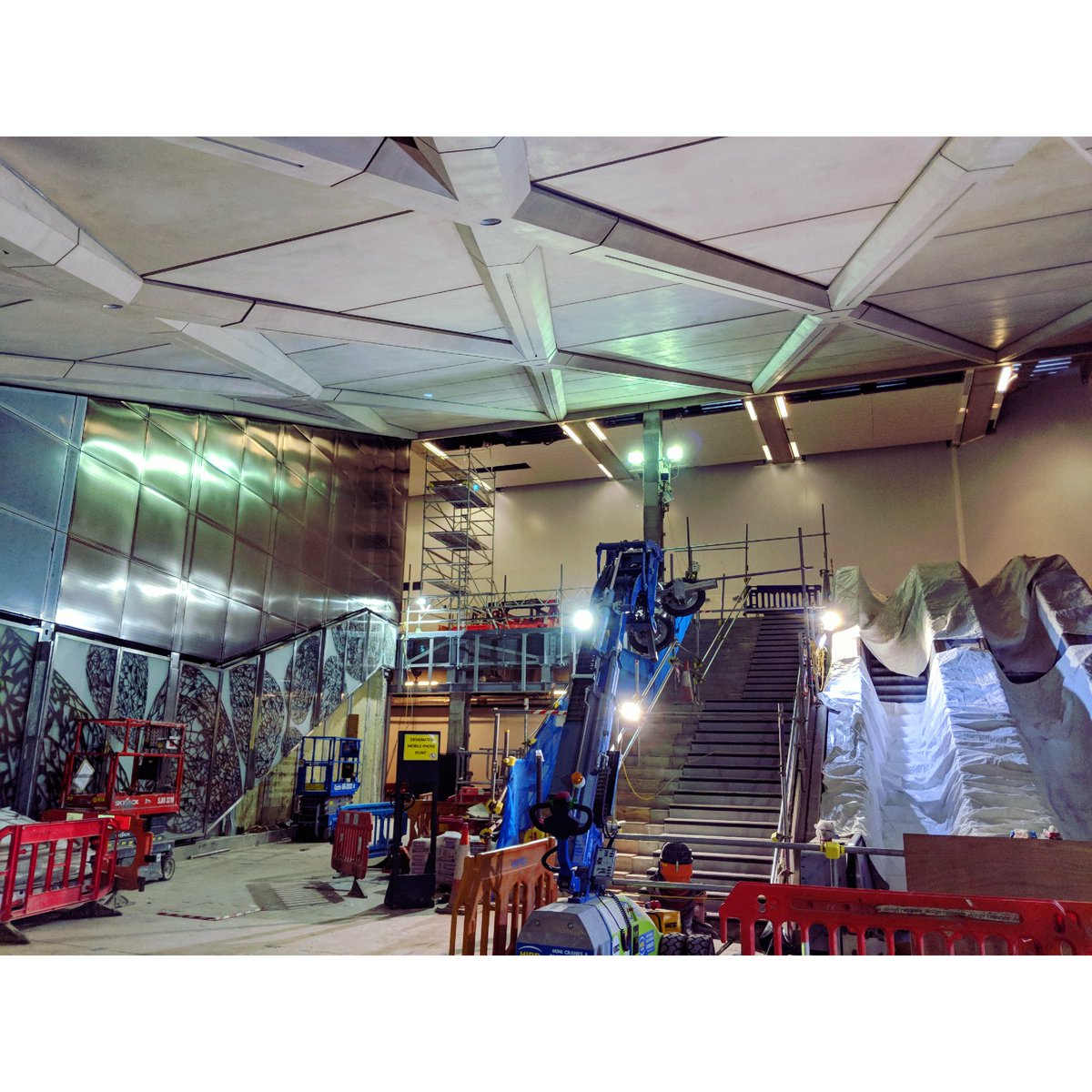 HannahBlunstone's tweet photo. Sneak peak yeaterday of the new Crossrail station at Farringdon, getting ready for opening later this year | #Farringdon #Crossrail #ElizabethLine #WomeninProperty #MajorInfrastructure | @BridgetWilkins_ @elizabethline https://t.co/RYKIPurJlU