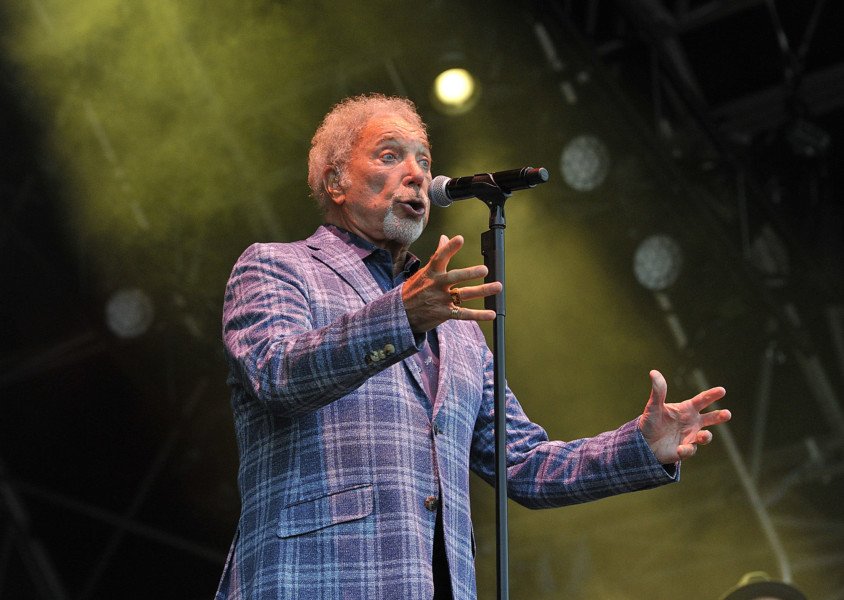 What a great night it was at the Sir Tom Jones concert <a href="/alnwickcastle/">Alnwick Castle</a> Check out our review <a href="/CuffeandTaylor/">Cuffe & Taylor</a> <a href="/RealSirTomJones/">Tom Jones</a>
northumberlandgazette.co.uk/news/review-si…