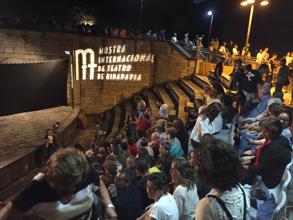 Entrando no plató de #ARevistaFindesemana con <a href="/MariaSolar2/">María Solar</a> A partir das 12h15 Directo na <a href="/TVGalicia/">TVG</a> #MIT2018 <a href="/MITRibadavia/">MIT Ribadavia</a>