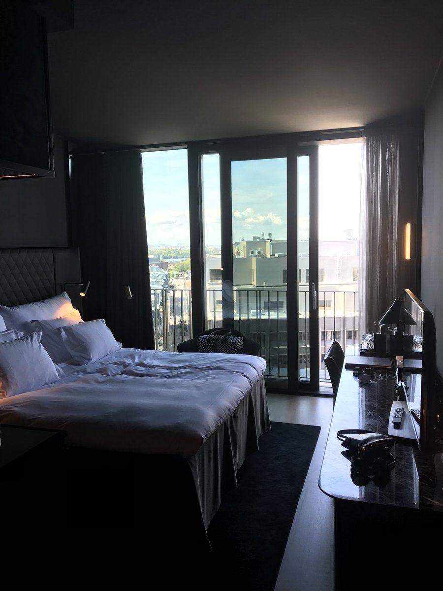 Showgreen_T's tweet photo. Finally arrived to Stockholm, checked in at #atsix and damn what a nice room, top floor and now we can’t wait to see @edsheeran live tonight! Time to pop some drinks! @GetRektTwitch @TwitchKittens  @TwitchNationTV https://t.co/u0mVInfQpk
