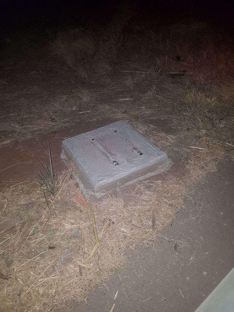 siphophiri's tweet photo. I know I shouldn't laugh at the destruction of public infrastructure but I am so against the award to a foreign company of speed tickets that this had me laughing.
Speed cameras mounted on the ground obviously to maximise profit... and Zed strikes back 🤣🤣
#RATSA #OnlyInZed https://t.co/CSrQ6DrV7r