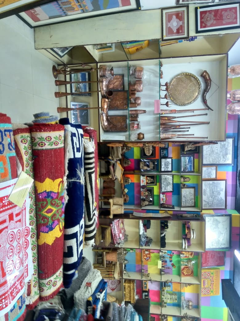 Samaundotcom's tweet photo. Uttarakhand souvenirs like copper craft,Tibetan craft,shawls,Pahadi topi,Aipan Craft,Temple Replicas,Bhotia carpets and rugs made by local artisans available at our store on 3rd floor,Times Square Mall,Sahastradhra Road,Dehradun
#uttarakhand #pahadi #souvenir #traditional #craft https://t.co/of40SVt7nT