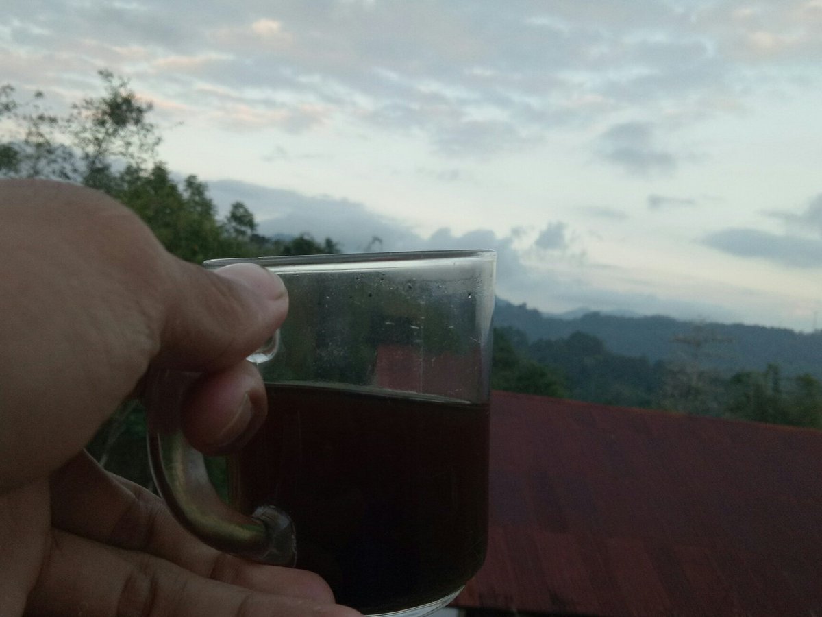 izhi86's tweet photo. Dgn segelas kopi hitam terasa nikmat.
Memng kopi enak https://t.co/g3eboX1Mk2