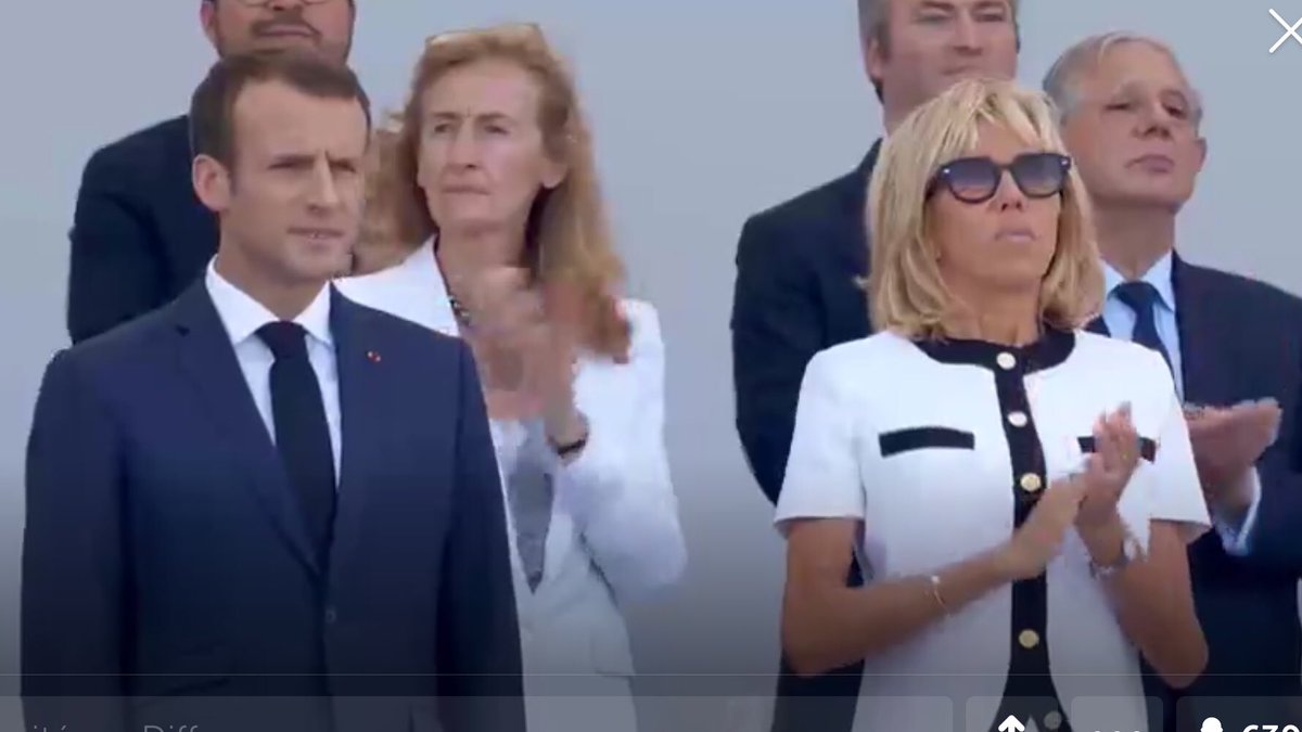 MauriceMartin01's tweet photo. Le 14 juillet est une fête nationale et traditionnellement depuis la libération, paradent toutes les forces vivent de nos armées. Protocolairement Le Président de la République est légèrement avancé, à ses côtés le Premier Ministre ou un invité de marque,l’épouse un rang derrière https://t.co/JXzIQkL8Le
