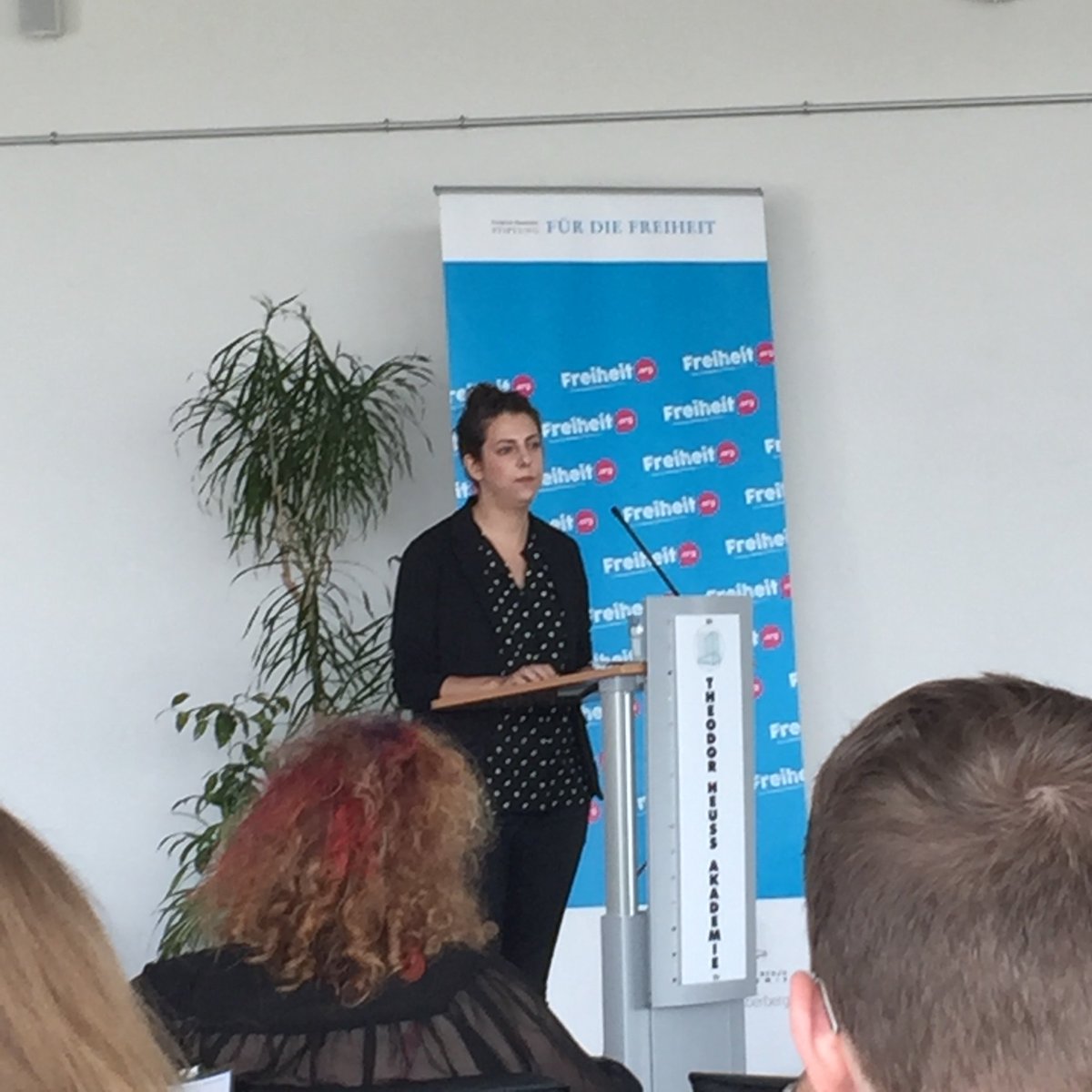 FNFreiheit's tweet photo. "20 Jahre Gender Mainstream - Hat es etwas gebracht und wie geht es weiter?" - Input von @JSevincBasad auf der #libkon
#zauberberg https://t.co/9UOgIzuhE8