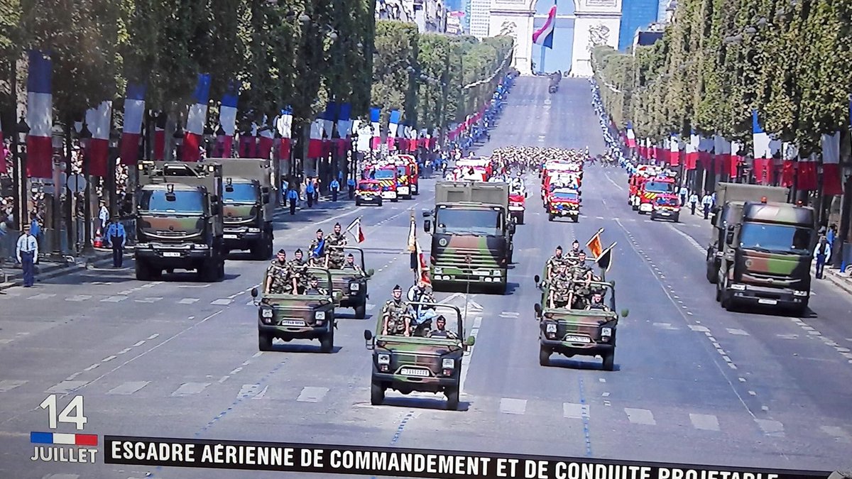 thalesgroup's tweet photo. #GroundMaster200 #radar de moyenne portée tridimensionnel accompagne les forces armées dans la conduite des opérations @Armee_de_lair @Defense_gouv #14Juillet #defence #air #protection #surveillance #fildefense https://t.co/FuBWuYJieW