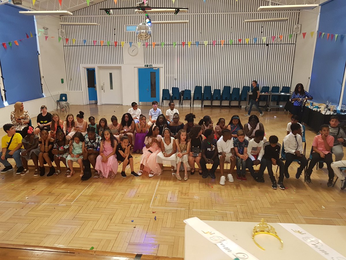 missgailno1's tweet photo. Prom night 2018 @woodberrydownN4
Our amazing yr6's celebrating their end of primary school days.
@miss_sawdon @Malkeet95 @MissvanderHoek Children voted for Prom King and Queen, all the children are amazing and stars in their own rights. Reach for the stars and believe in yourself https://t.co/v6bGXQMYRZ