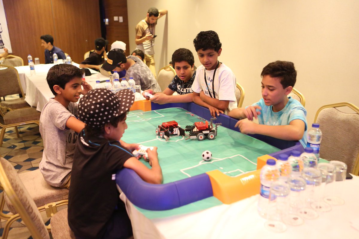 qiamqtr's tweet image. .
دورة في مقدمة في صناعة الروبوت ضمن برنامج #رحال_تركيا الذي يقيمه مركز #قيم_التربوي في #تركيا_اسطنبول 
#قطر #الدوحة