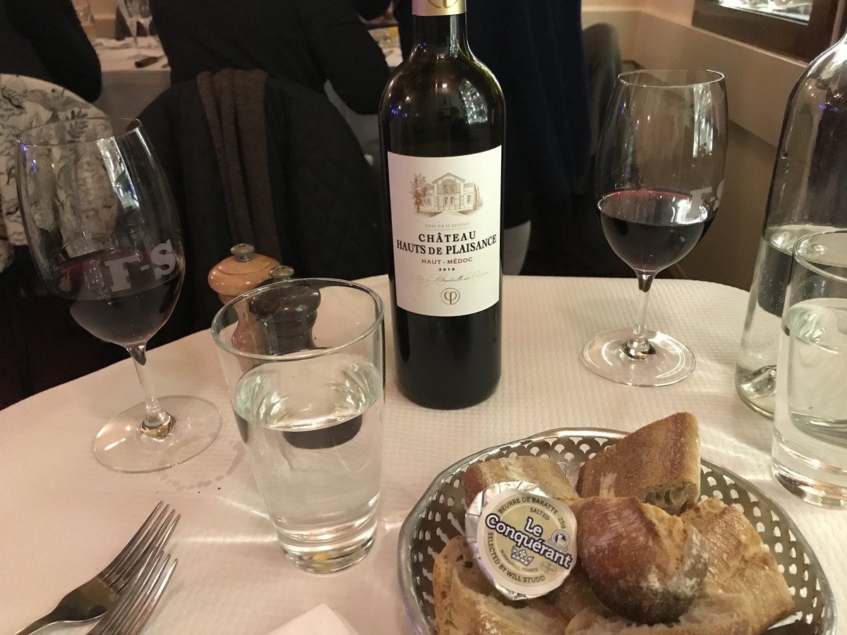 charlesdavis75's tweet photo. LIVE TWEET from a French restaurant on #BastilleDay This is trรฉs bonne! #romanticnightout https://t.co/xQPSXPKLcy