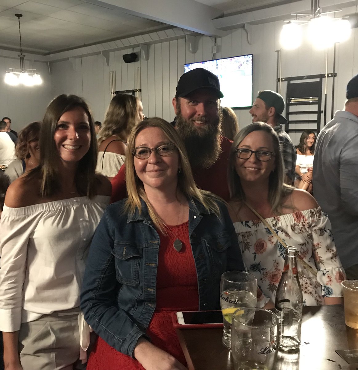 MJTJohnson's tweet photo. Another successful @WiseGuysCharity event in the books! Great to see so many new faces. Congrats Jay! #GuysGivingBack #PubNight https://t.co/KVGdIszYHg