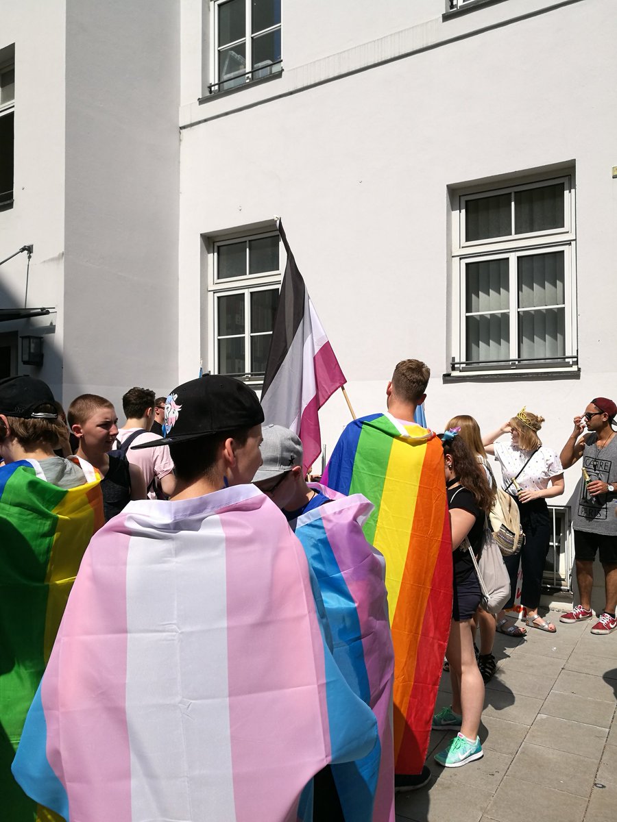 TannyKayla's tweet photo. +ace flag @ #csdmuenchen #diversity https://t.co/4K4j2GRjxi