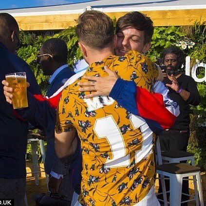 1DUpdateGR's tweet photo. #NEW 📷 Olly Murs posted this picture on Instagram! https://t.co/JWTDyNzAJi