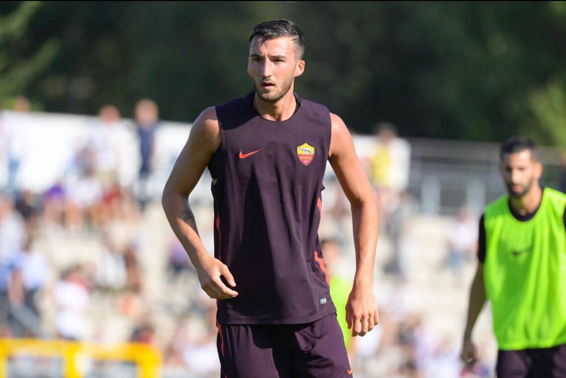 Cristante's tweet image. Lavoro e sudore. È la strada giusta, la nostra strada, la strada della Roma 💛❤ #dajeRoma @OfficialASRoma