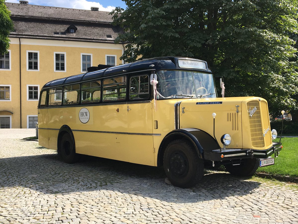 GeorgAlbrecht1's tweet image. der #Postbus für die letzte Fahrt ... äh, SCHÖNSTE! für die schönste Fahrt! 😂