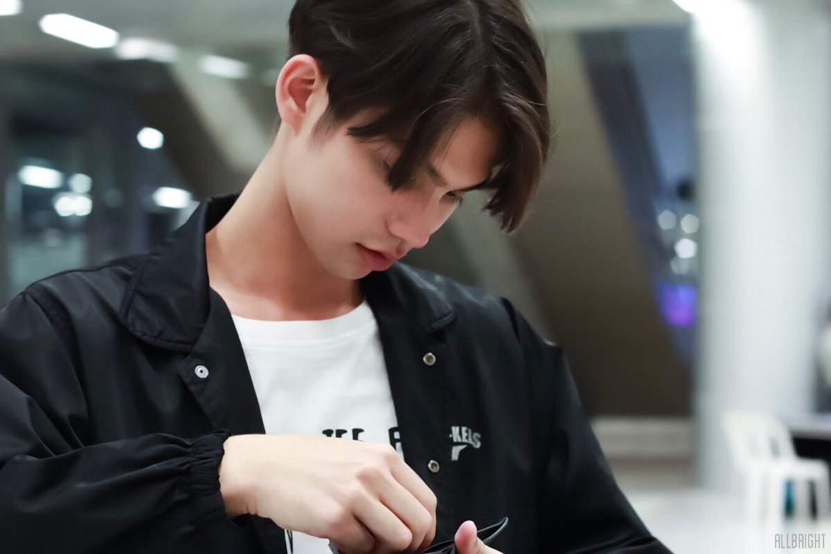 allbright_ofc's tweet photo. อุ้ย มีคนจับได้ว่าแอบมอง (〃ω〃)
@bbrightvc
#bbrightvc #TUSexyBoy #EFM1045 #chill89 #efmchillเปิดวาร์ปfestival https://t.co/2SWqMitWVR