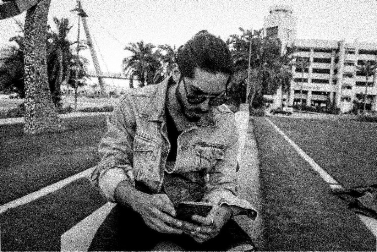 raymarz_'s tweet photo. Typing... #enlasuite out now   Link in bio 🔥🎧🎶 #trapmusic #reggaeton https://t.co/7RiwO5O8nz