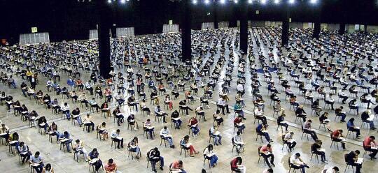 guimanosalvagar's tweet photo. En venezuela la crisis de vivir es tan profunda que la salud, el area que urge de atención humanitaria por el mundo globalizado, presenta este espectaculo: En Chile alrededor de 2 mil quinientos médicos venezolanos presentaron examen de selección para optar por un cargo. https://t.co/tHtiOeoOvI