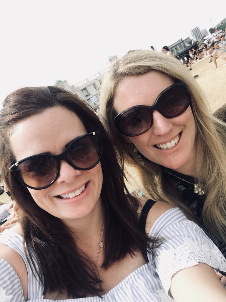 Woo_jen's tweet photo. Loving London in the sunshine @cwrecruiter #brunomars #bstsummertime https://t.co/Ez7GQ3cLV1