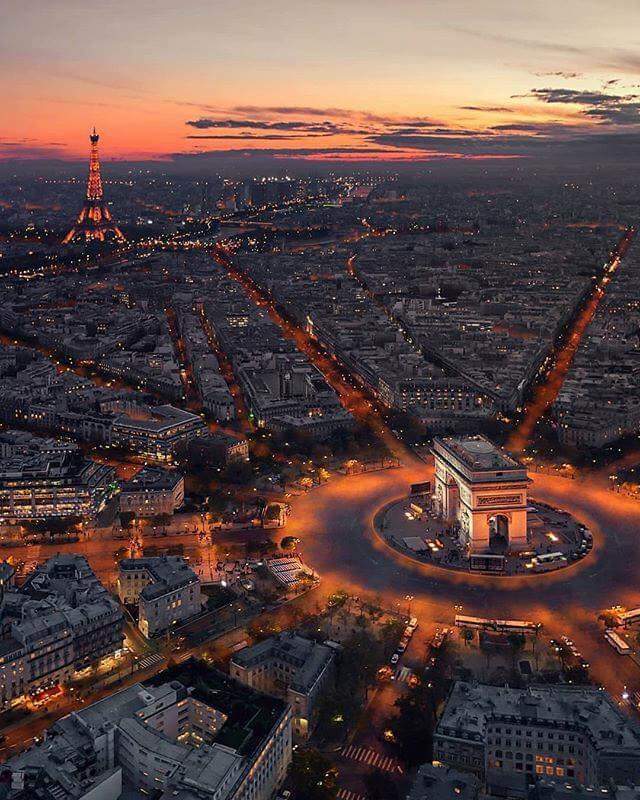 TravelFatimah's tweet photo. Paris at night is simply magical 🌆✨

#Paris #Night #Beautiful #View https://t.co/tBsXsnQbp3